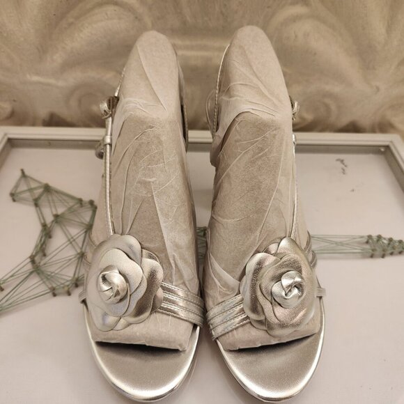 Marc Fisher "Hallan" Silver Heeled Sandals. NIB. Size Various - Picture 4 of 10